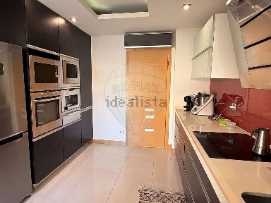 Apartamento T3 à venda na Rua Portelinha