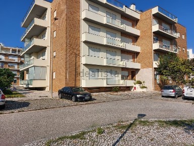 Apartamento T2 à venda no Largo Albano Duque