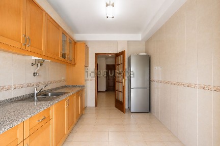 Apartamento T5 à venda na Rua Vicente da Silva Martins s/n