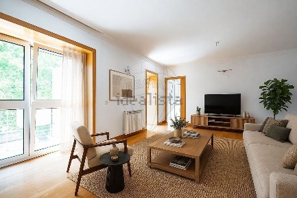 Apartamento T3 à venda na Rua Francisco Lucas Pires