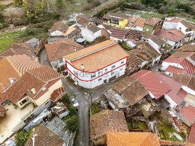 Apartamento T4 à venda na Rua Eiras