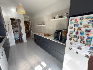 Apartamento T3 à venda na Rua Mário Simões da Costa
