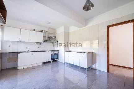 Apartamento T3 à venda na Avenida Elísio de Moura, 317