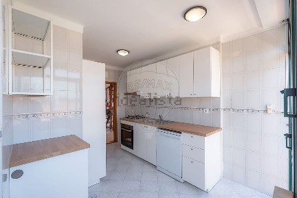 Apartamento T2 à venda na Rua Frei Tomé de Jesus