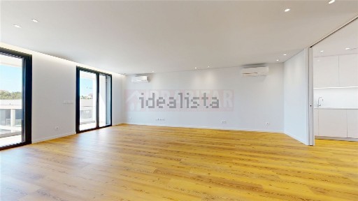 Apartamento T4 à venda na Rua Lourenço Chaves de Almeida, 4