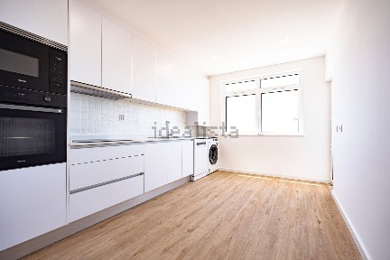 Apartamento T2 à venda na Rua 1º de Maio, 10