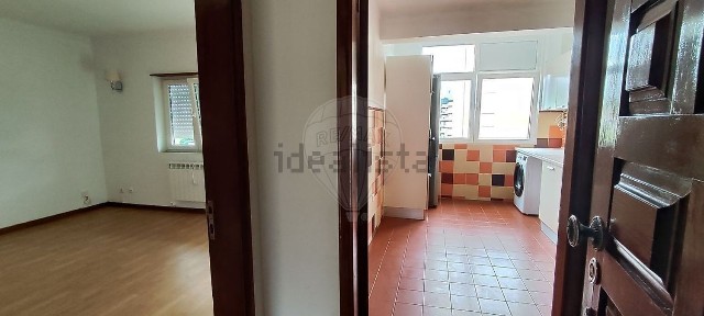 Apartamento T2 à venda na Rua 5 de Outubro