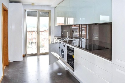 Apartamento T3 à venda na Rua Princesa Cindazunda