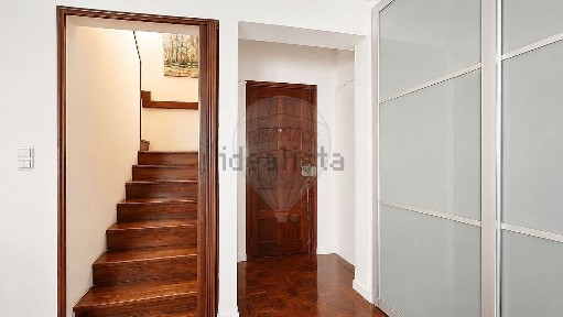 Apartamento T4 à venda na Rua Paulo Quintela