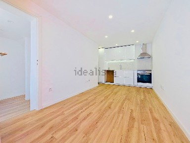 Apartamento T1 à venda na Rua Montarroio, 87