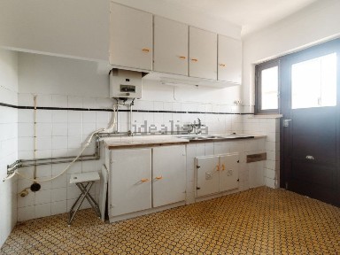 Apartamento T4 à venda na Rua de Angola, 19