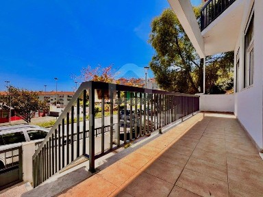 Apartamento T1 à venda na Praça António Sérgio