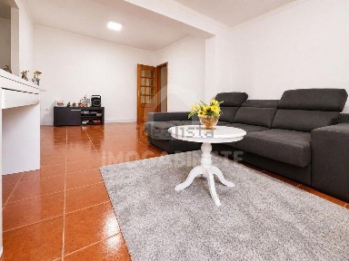 Apartamento T2 à venda na Praça António Sérgio, 3