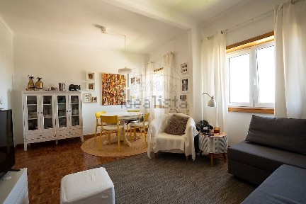 Apartamento T3 à venda na Rua António Jardim