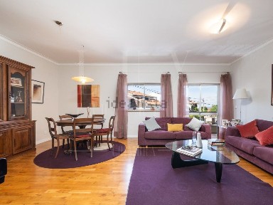 Apartamento T3 à venda na Rua Vale Gemil