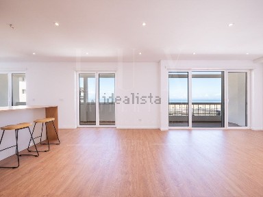 Apartamento T3 à venda na Rua Santa Catarina