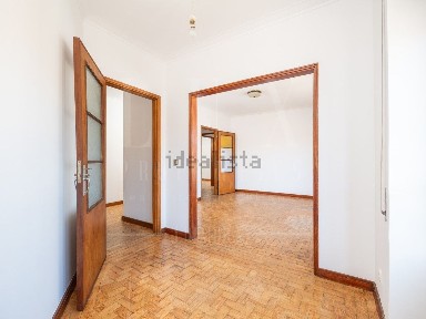 Apartamento T4 à venda na Rua Condessa do Ameal