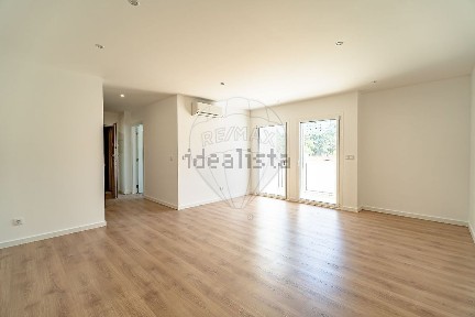 Apartamento T3 à venda na Rua Cidade de Santos