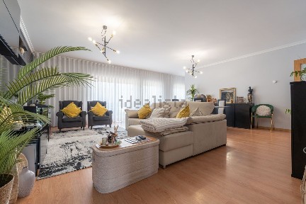 Apartamento T3 à venda na Rua Doutor Simão da Cunha