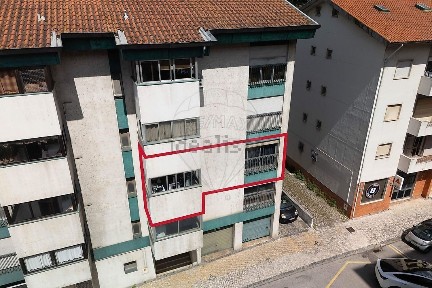 Apartamento T4 à venda na Rua Carlos Seixas