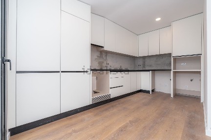 Apartamento T3 à venda na Rua Doutor Joaquim Moura Relvas, 33