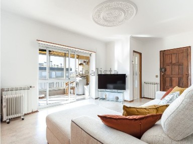 Apartamento T1 à venda na Rua Comend. António de Sousa Freitas