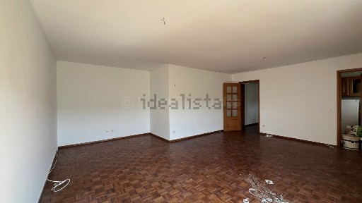Apartamento T4 à venda na Penedo da Saudade