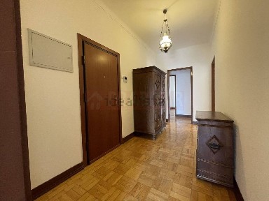 Apartamento T5 à venda na Rua Machado de Castro, 16