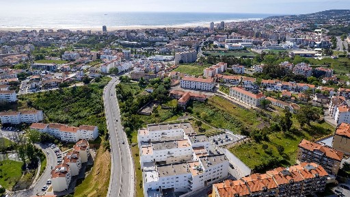 Apartamento T3 à venda na Rua Professor Vitor Rebelo, 34