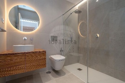 Apartamento T3 à venda na Rua Aires De Carvalho