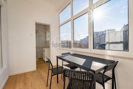Apartamento T2 à venda na Rua António Vasconcelos