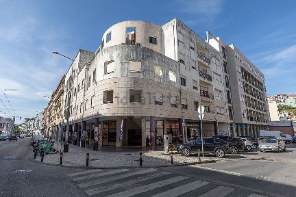 Apartamento T1 à venda na Avenida Fernão de Magalhães