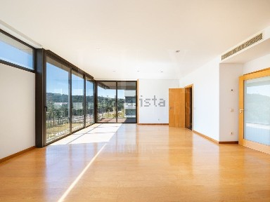 Apartamento T4 à venda na Rua o Conimbricense
