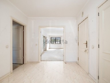 Apartamento T5 à venda na Avenida Elísio de Moura