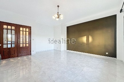 Apartamento T3 à venda na Rua Actor Almeida Cruz, 6