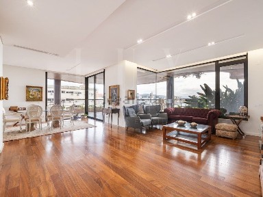 Apartamento T3 à venda na Rua General Humberto Delgado
