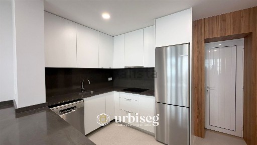 Apartamento T3 à venda na Rua Bernardo Lopes, 119