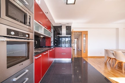 Apartamento T4 à venda na Rua Capitão Pereirinha s/n