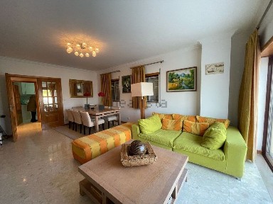 Apartamento T3 à venda na Rua Vale dos Poços
