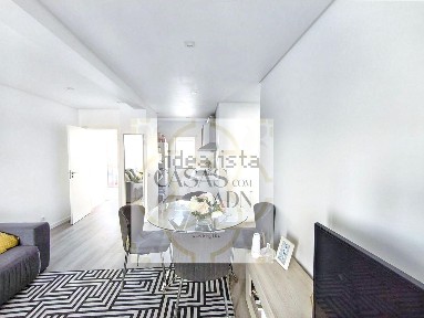 Apartamento T2 à venda na Rua Francisco Guimaro