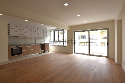 Apartamento T3 à venda na Rua José Afonso