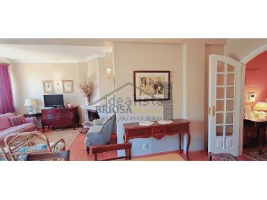 Apartamento T3 à venda na Avenida 25 de Abril