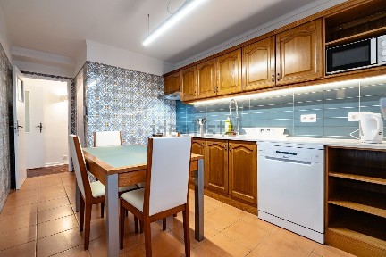 Apartamento T5 à venda na Rua António Feliciano de Castilho