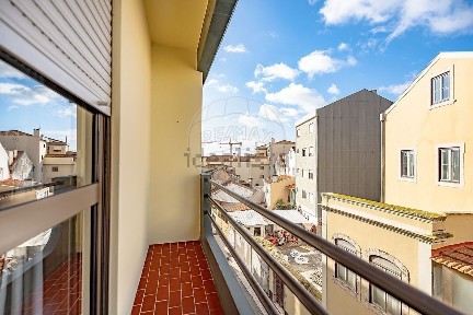 Apartamento T2 à venda na Rua Combatentes da Grande Guerra