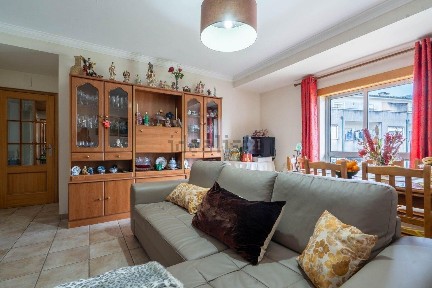 Apartamento T3 à venda na Rua Vicente da Silva Martins, 5 a