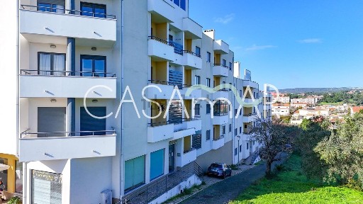 Apartamento T3 à venda na Rua Angelo de Carvalho, 41