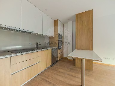 Apartamento T2 à venda na Praceta Lírios