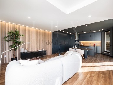 Apartamento T4 à venda na Rua Rancho das Cantarinhas
