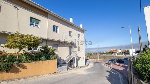 Apartamento T3 à venda na Rua Engenheiro António Loureiro