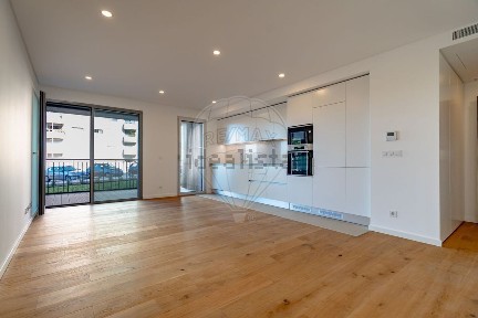 Apartamento T1 à venda na Rua Palmira Pedro